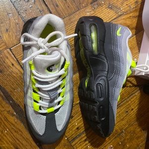 Boy’s sneakers 12C